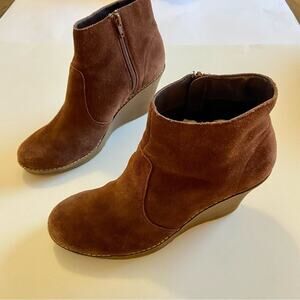 SOLE SOCIETY Gwen russet womens brown suede round toe wedge ankle zip booties
